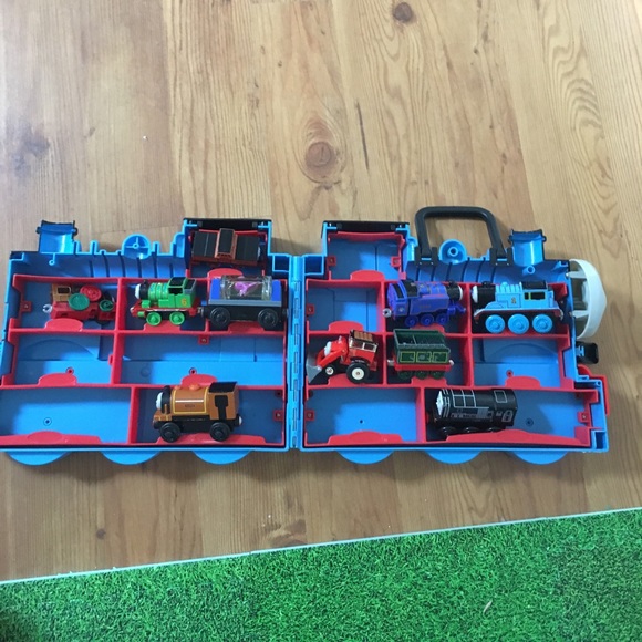 thomas take along roundhouse